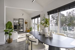 Dining 2- click for photo gallery